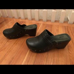 White Mountain Clogs Size 7.5 in Hunter green
